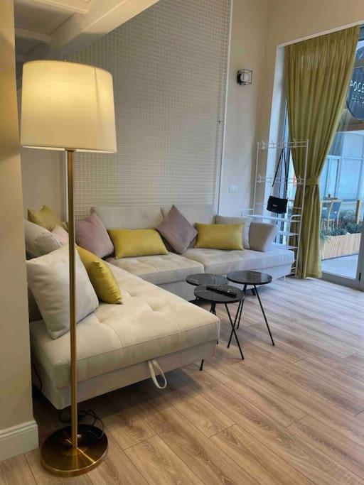 Lovely Apartment In Pogradec City With A Lake View Екстер'єр фото