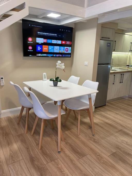 Lovely Apartment In Pogradec City With A Lake View Екстер'єр фото