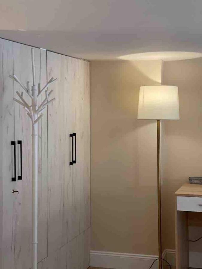 Lovely Apartment In Pogradec City With A Lake View Екстер'єр фото